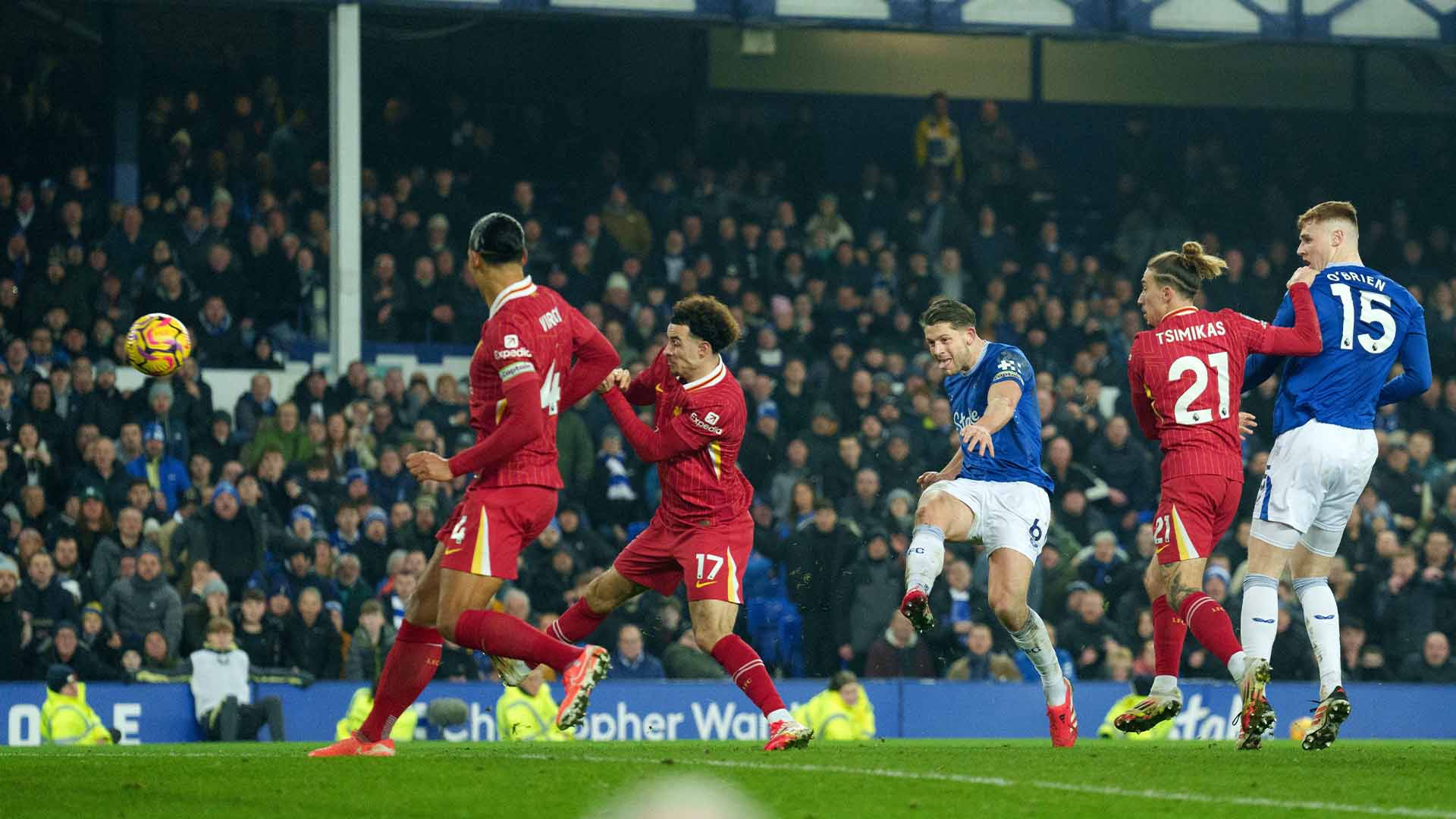 Liverpool Ditahan Imbang 2-2 oleh Everton