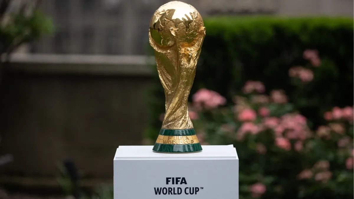 5 Trofi Sepak Bola Termahal di Dunia