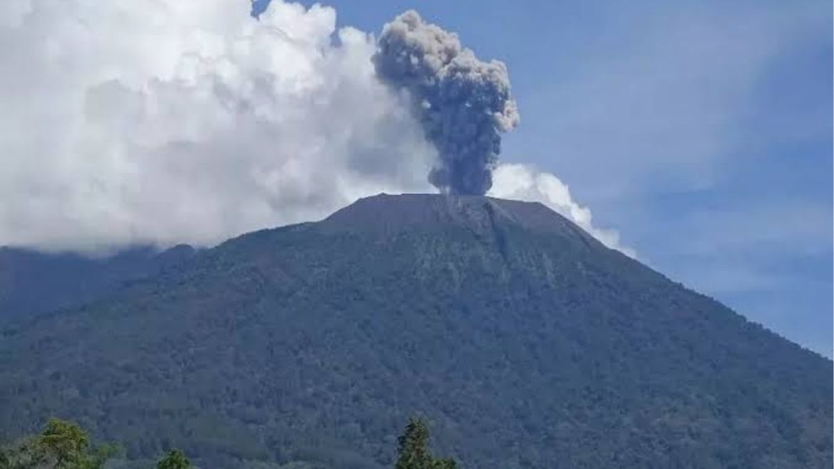 Gunung Marapi Erupsi, Kolom Abu Capai 1.600 Meter: Warga Diminta Waspada