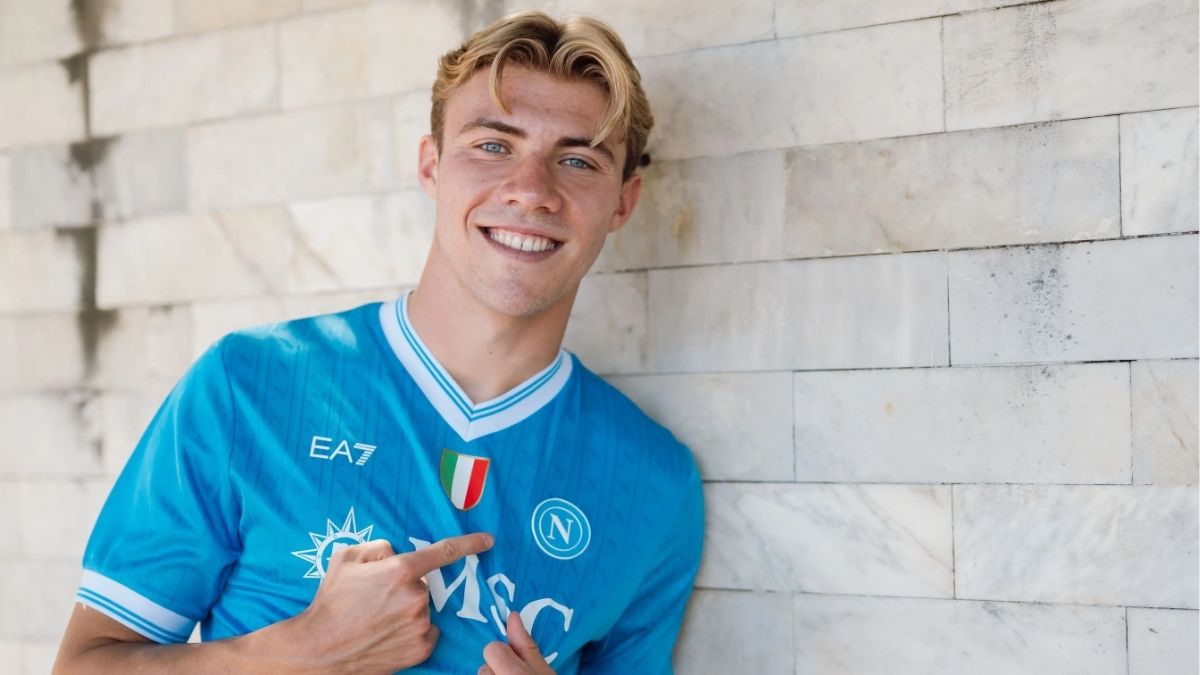 Rasmus Hojlund Officially Leaves Manchester United to Join Napoli on Loan