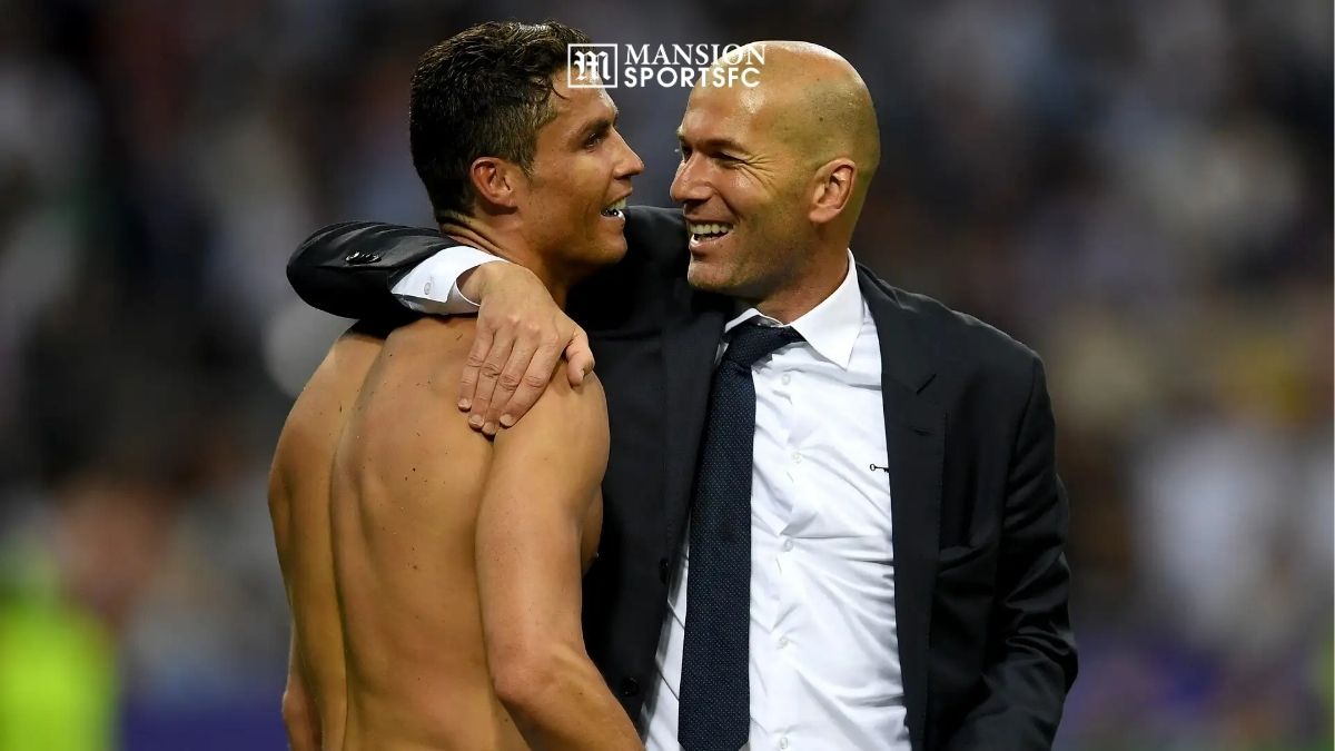 Ronaldo Diserang Habis, Zidane Buka Suara Bela Sang Legenda