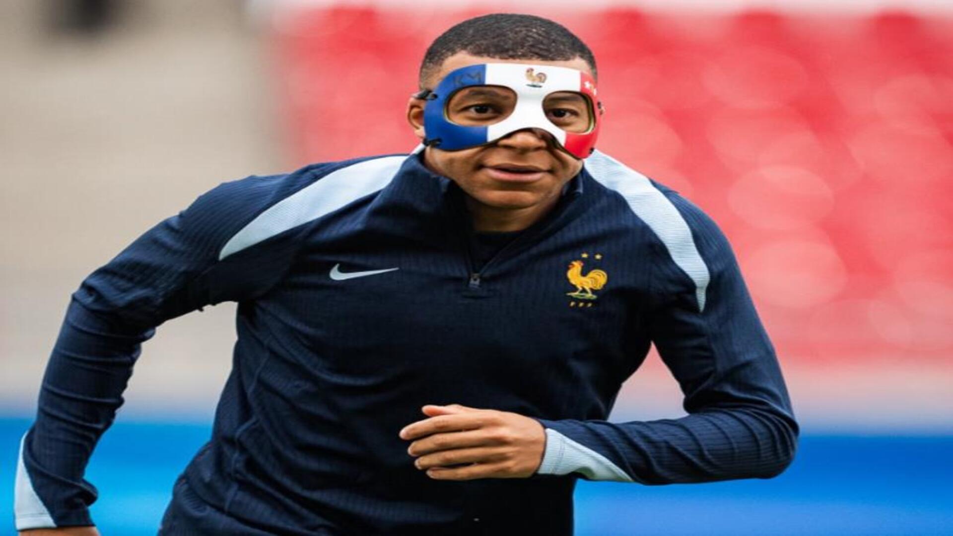 Penampakan Topeng Kylian Mbappe Pasca Cedera Patah Hidung