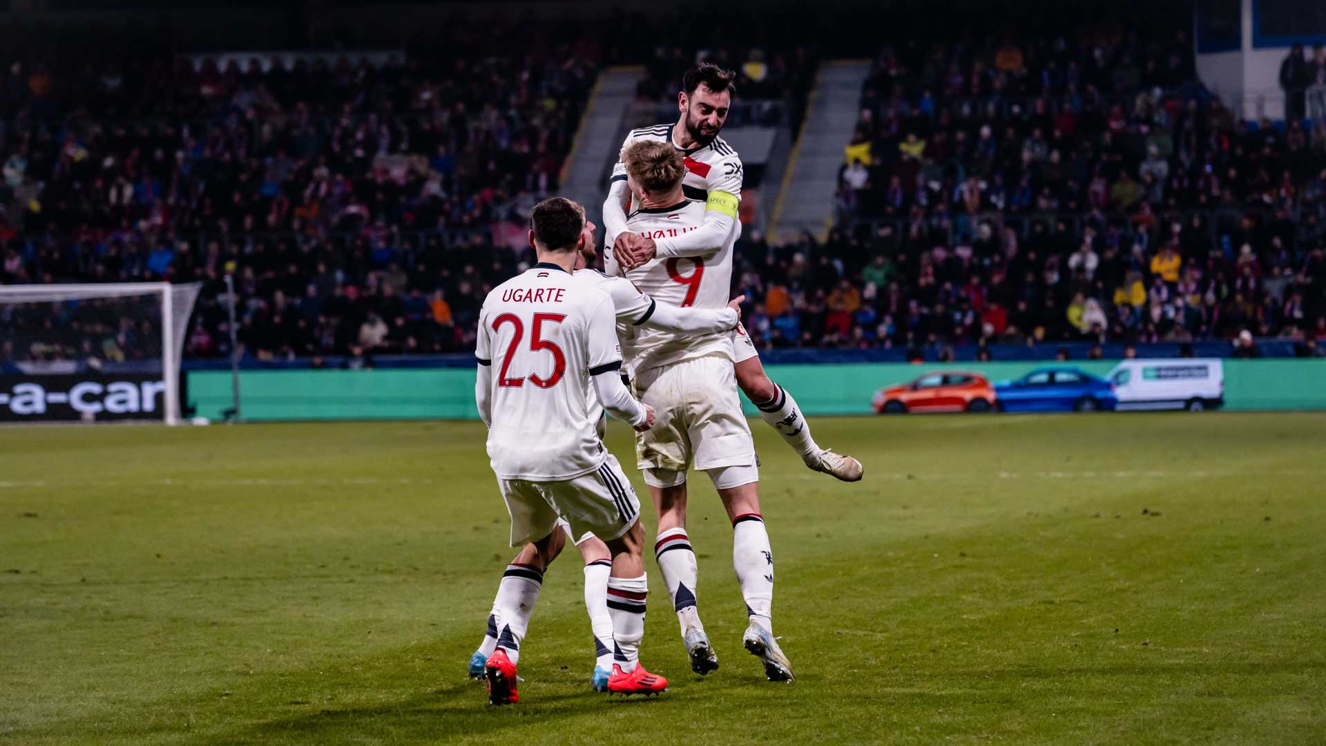 Hojlund Cetak Brace, Man Utd Bangkit Menang 2-1 atas Viktoria Plzen