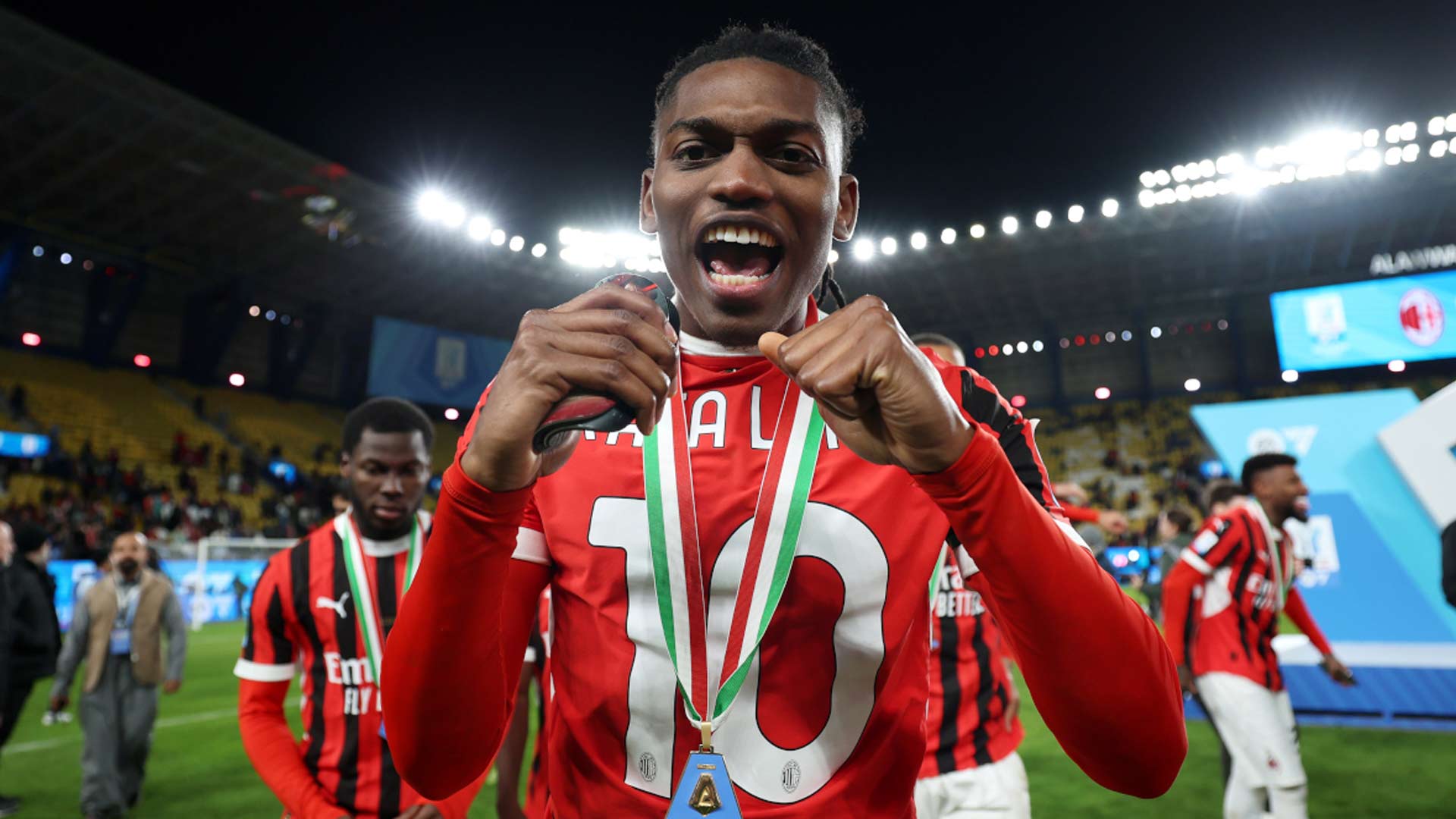 Leao Puas AC Milan Raih Supercoppa: Perubahan Conceicao Terlihat